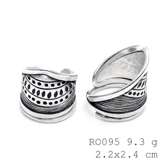 Purely carved, purely silver silver ring.