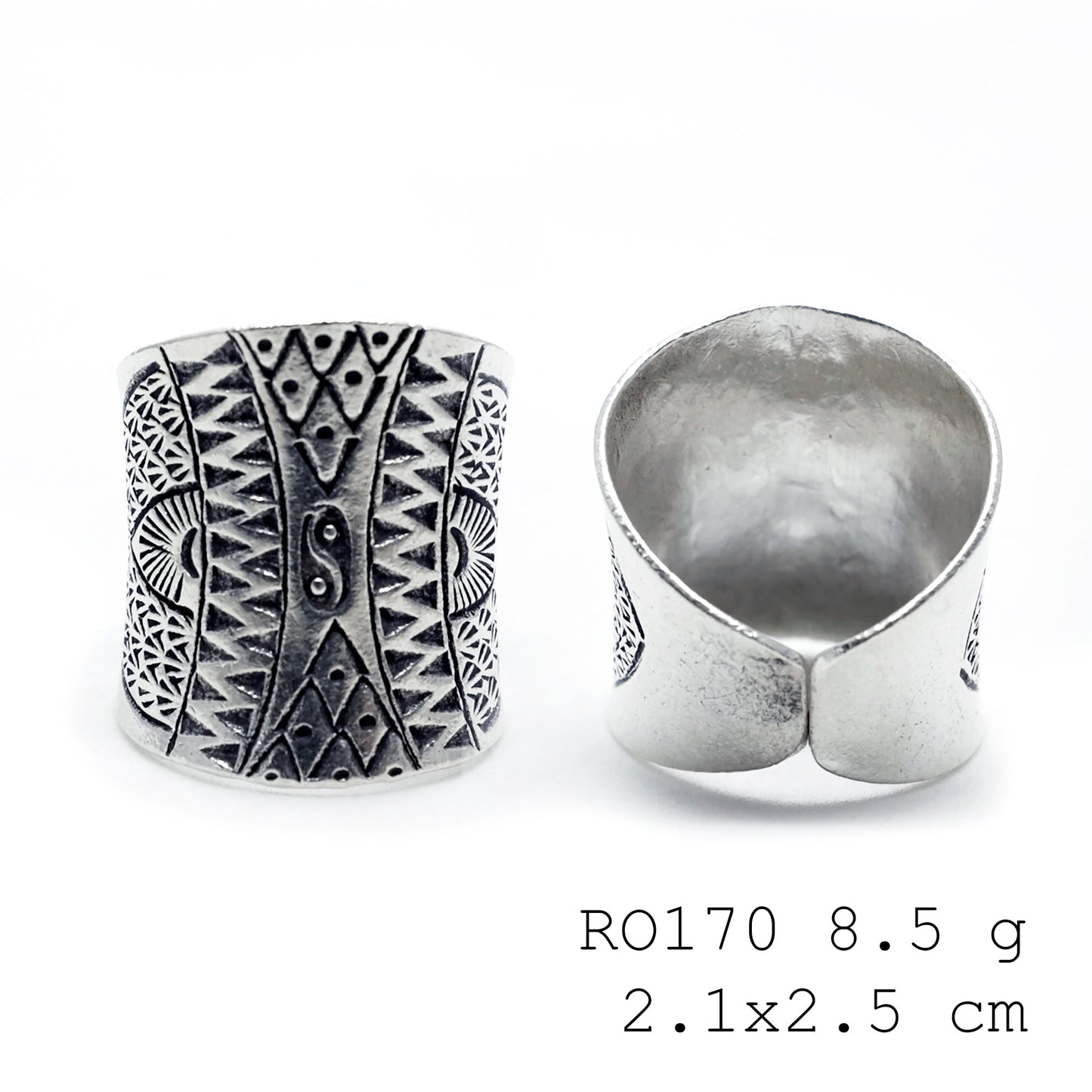 Refined carving for a timeless silver ring.