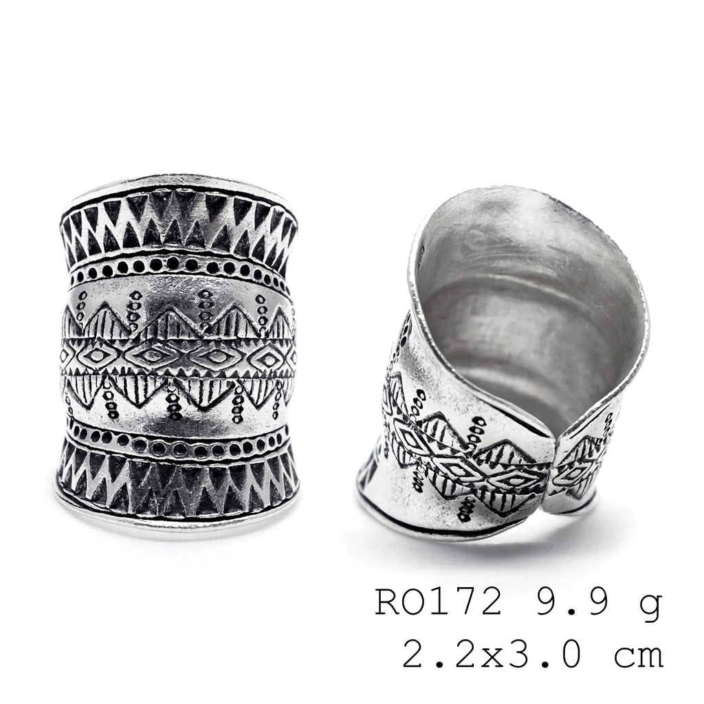 Artistry you can wear in a silver ring.