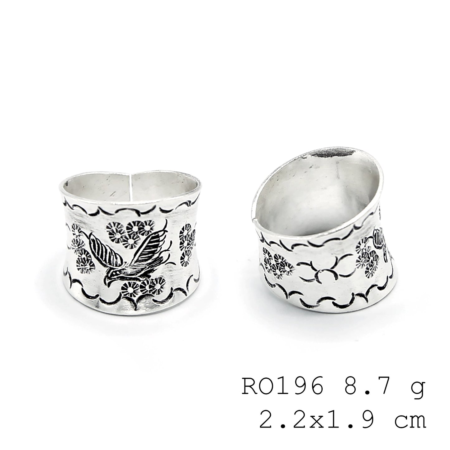 Small details, big impact silver ring.