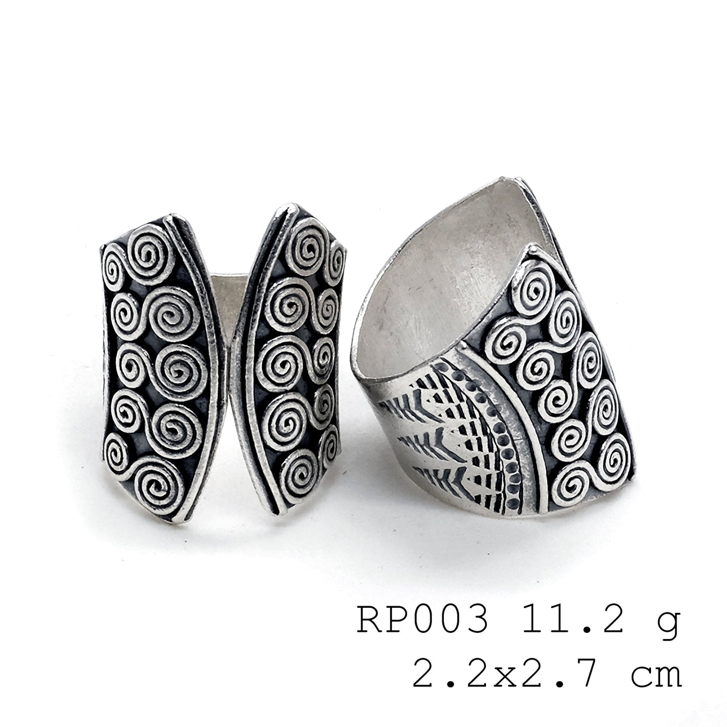 The white luster. A 98% fine, handmade silver ring.