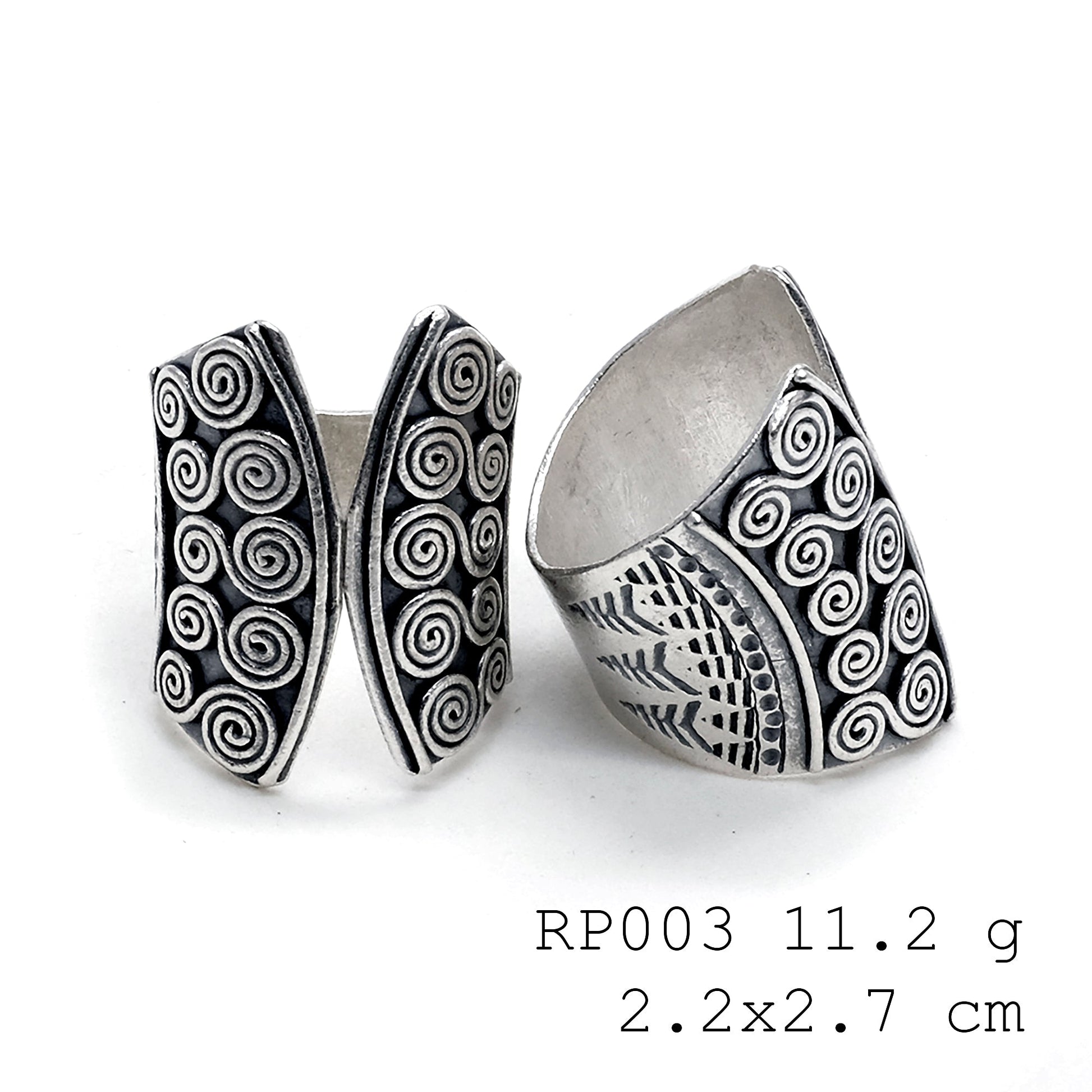 The white luster. A 98% fine, handmade silver ring.