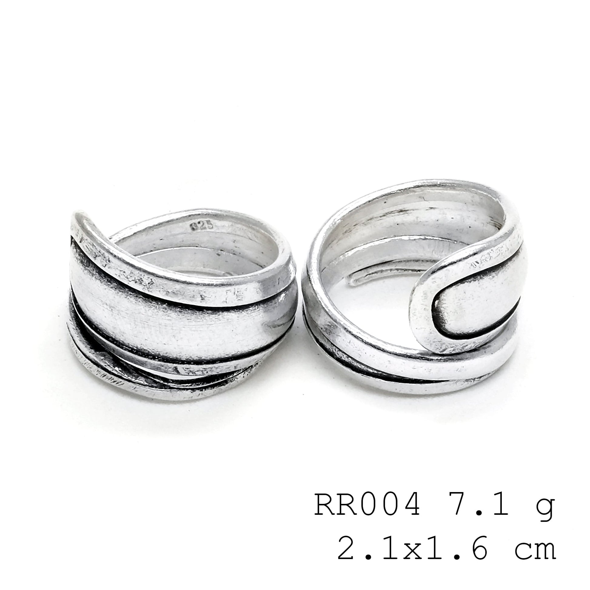 Superior shine. A 98% fine silver ring.