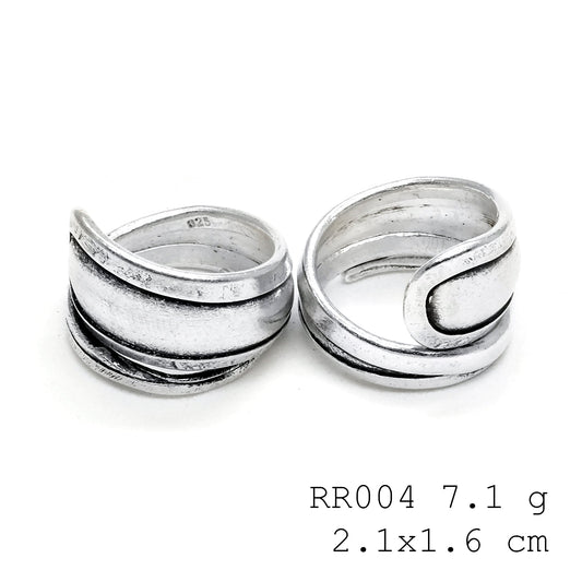 Superior shine. A 98% fine silver ring.