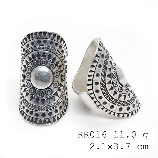 Unmatched purity. A side-open silver ring.