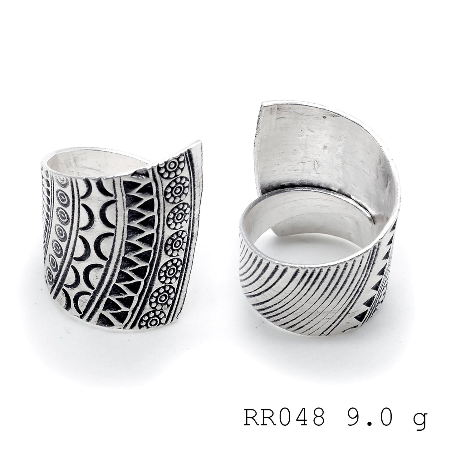 98% Pure luster. A handmade side-open silver ring.