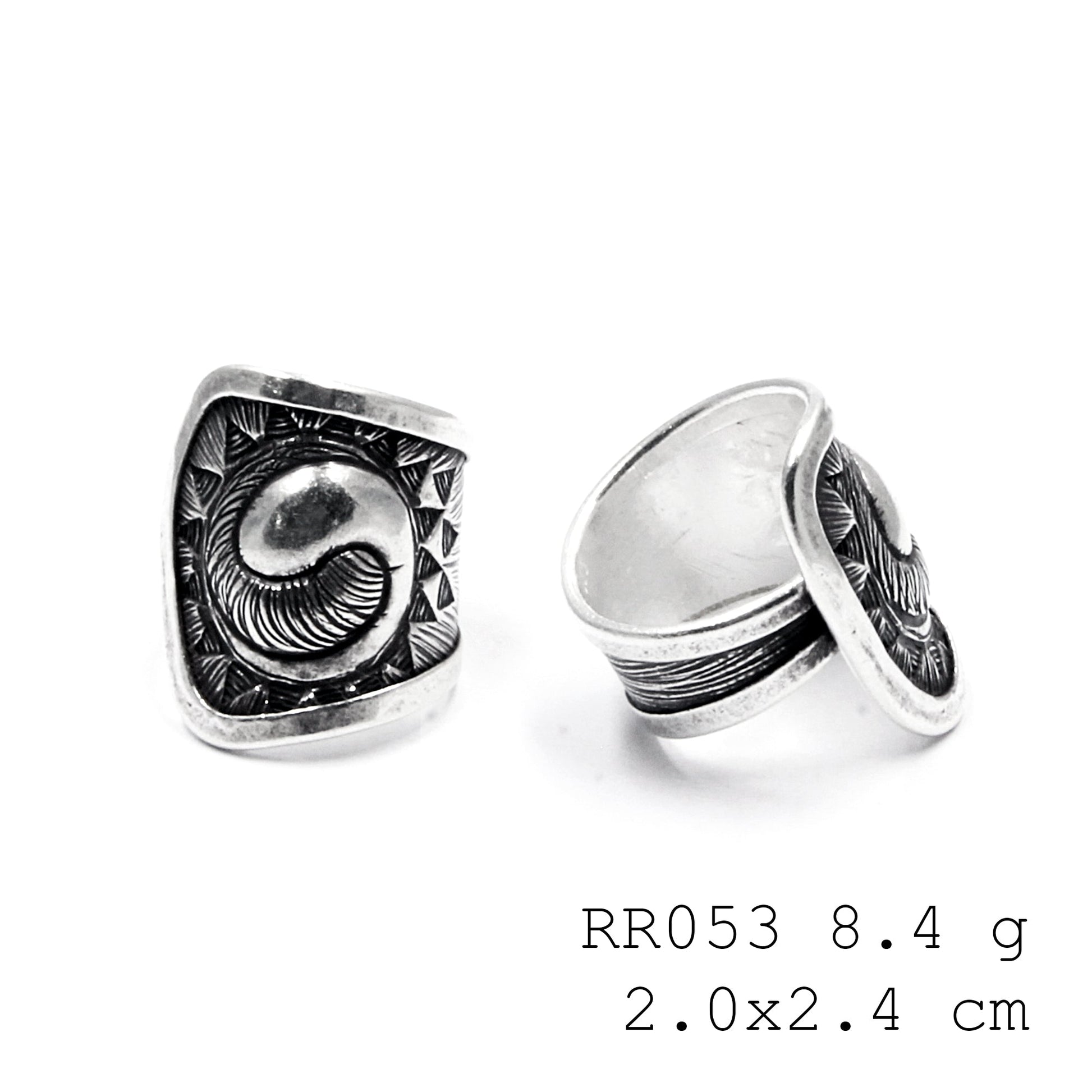 98% Fine silver. A handcrafted silver ring.