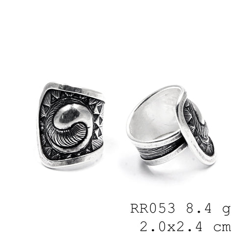 98% Fine silver. A handcrafted silver ring.