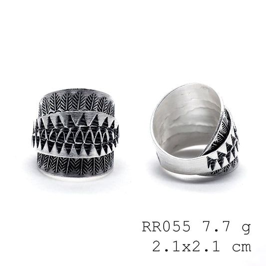 Pure elegance. Wear this 98% fine silver ring.