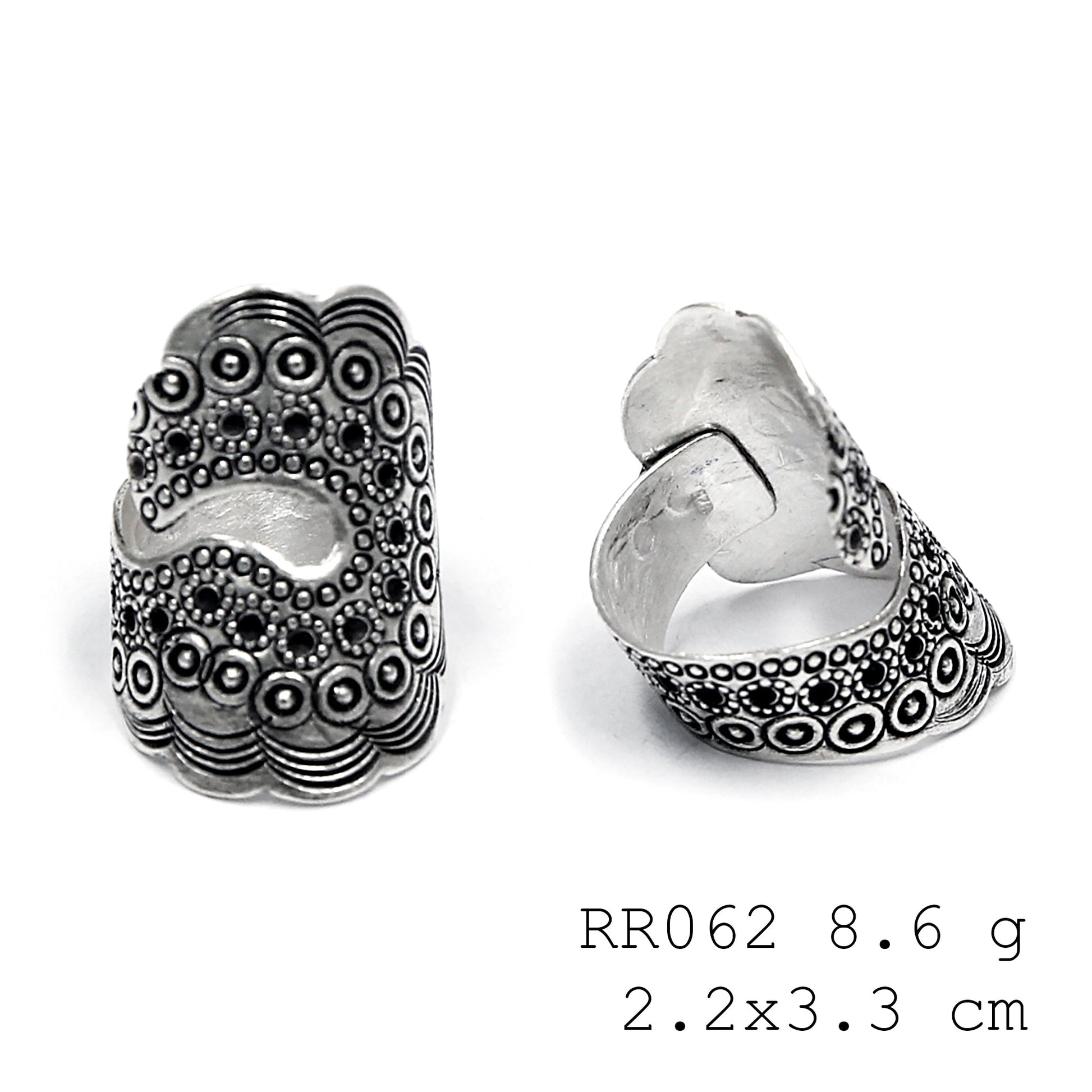 Hand-forged purity. A 98% silver silver ring.