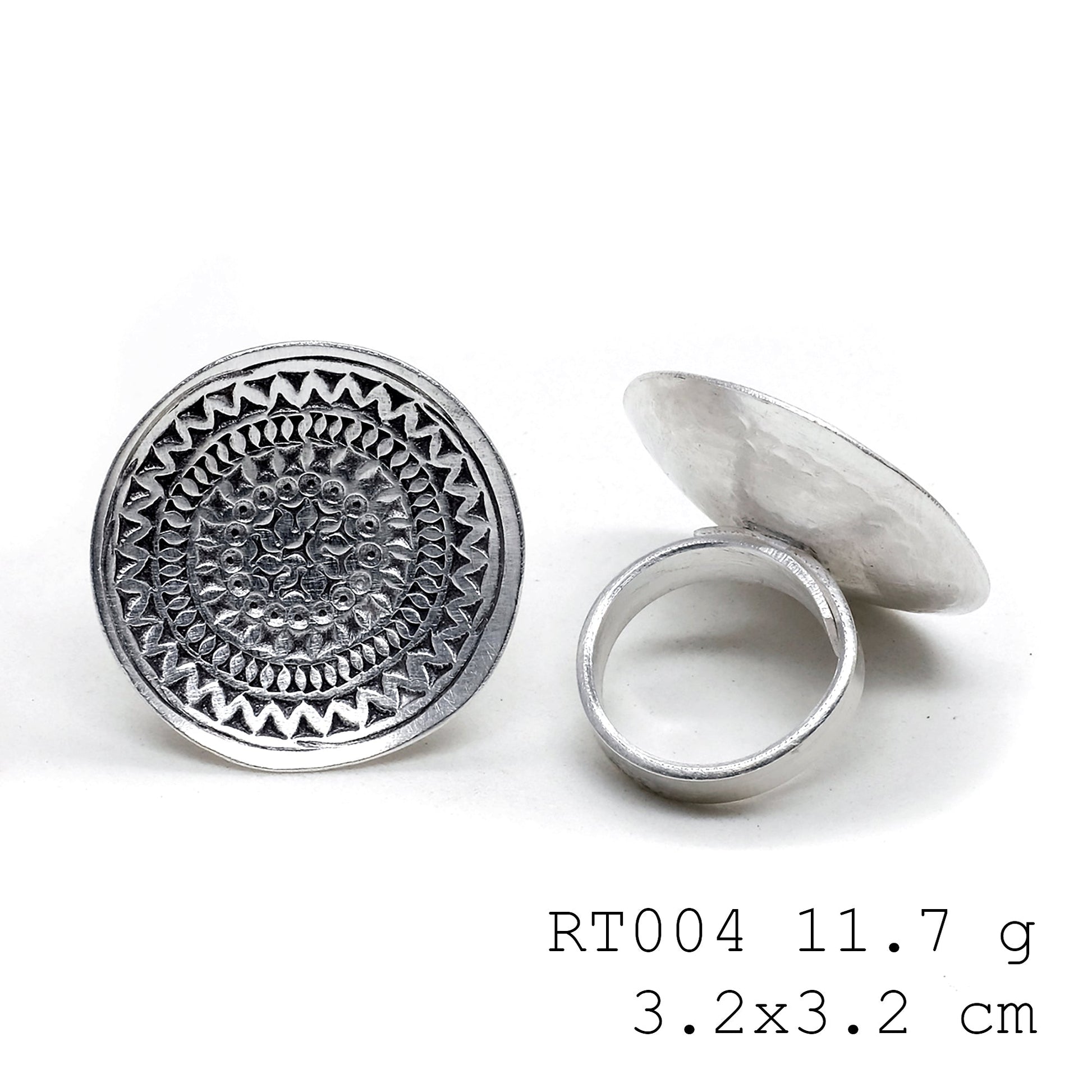 Purely plated. A 98% handmade silver ring.