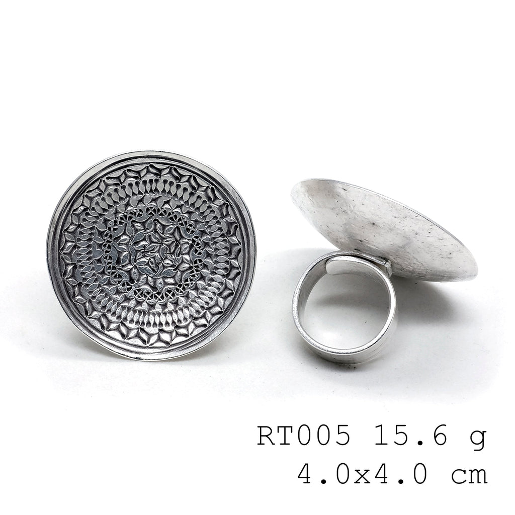Silver ring plate. A 98% pure silver ring.