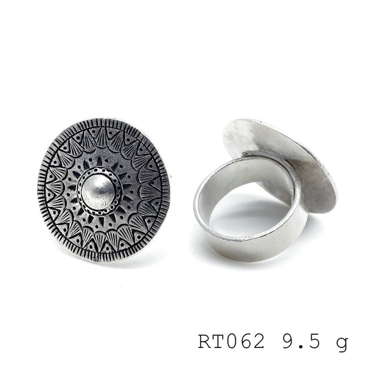 Simple & pure. A handmade 98% silver ring.