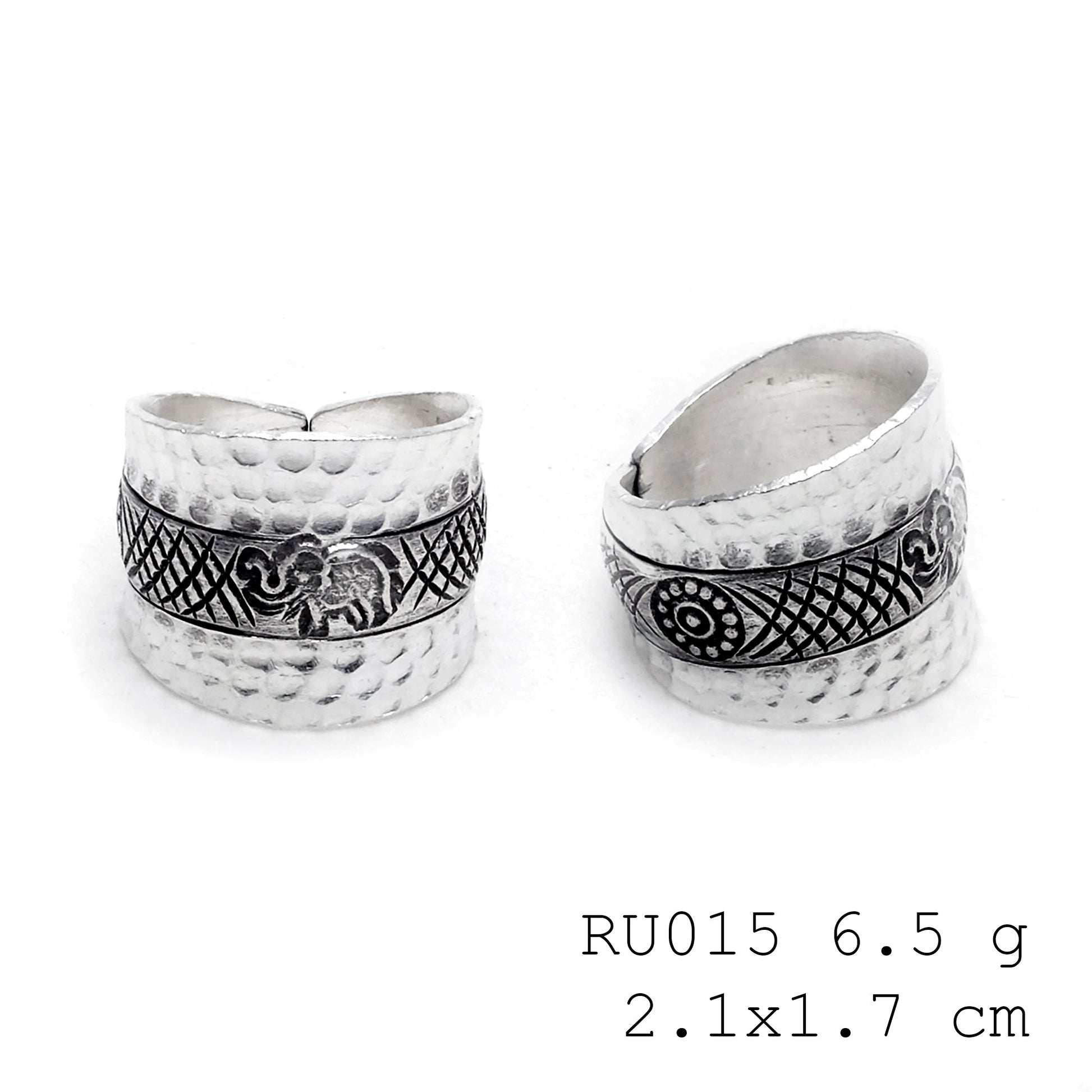 98% Pure art. A handmade animal silver ring.
