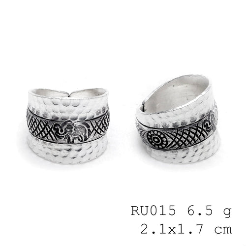 98% Pure art. A handmade animal silver ring.
