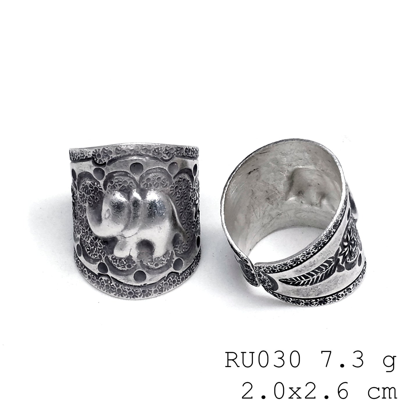 Nature’s glow. A handmade plate silver ring.