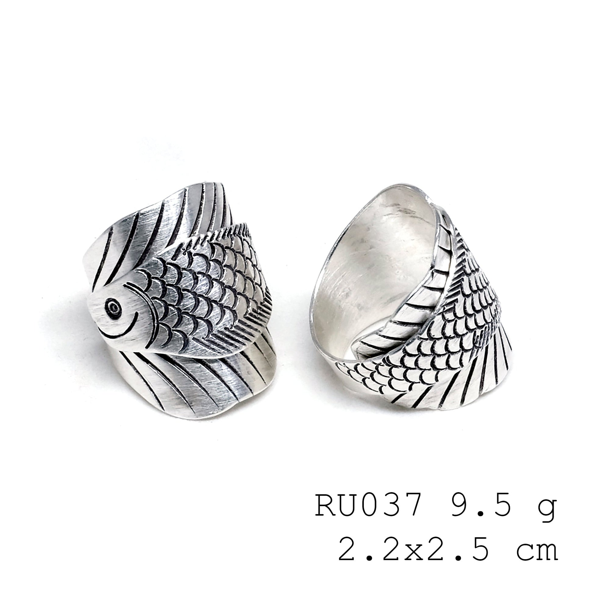 The silver owl. A 98% pure silver ring.