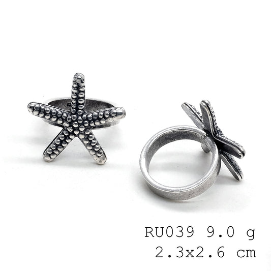 Gleaming wild. A 98% fine silver ring.