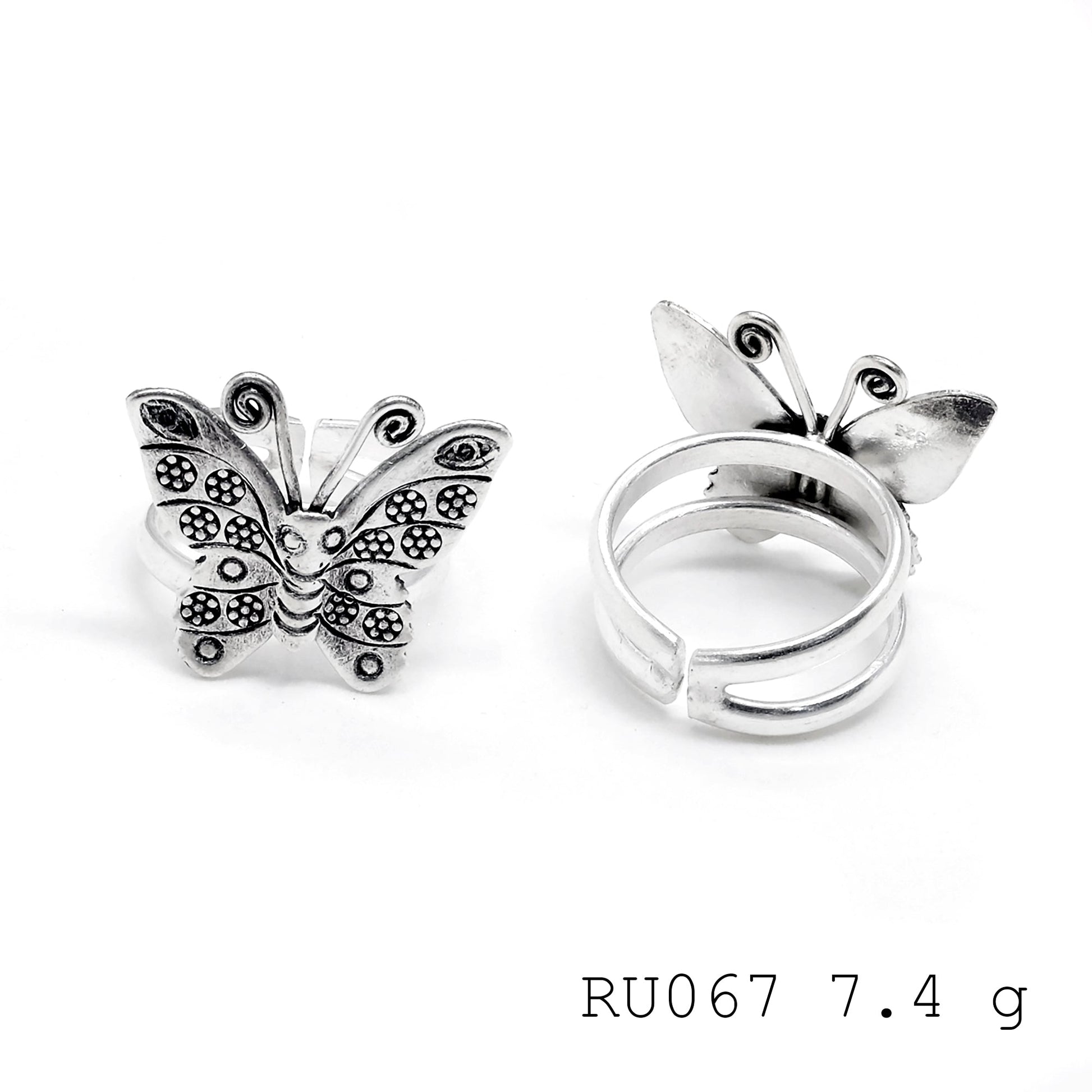 Wild elegance. A high-purity silver ring.