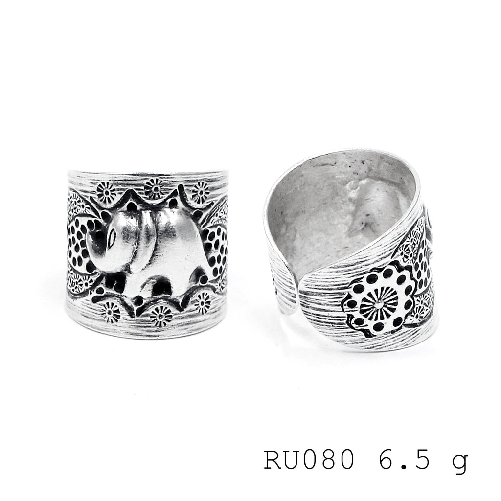 Spirit animals. A handmade 98% silver ring.