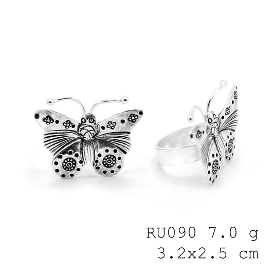 Purely detailed. A handmade animal silver ring.