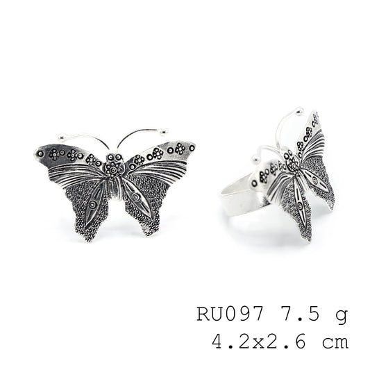 The pure fox. A 98% handmade silver ring.