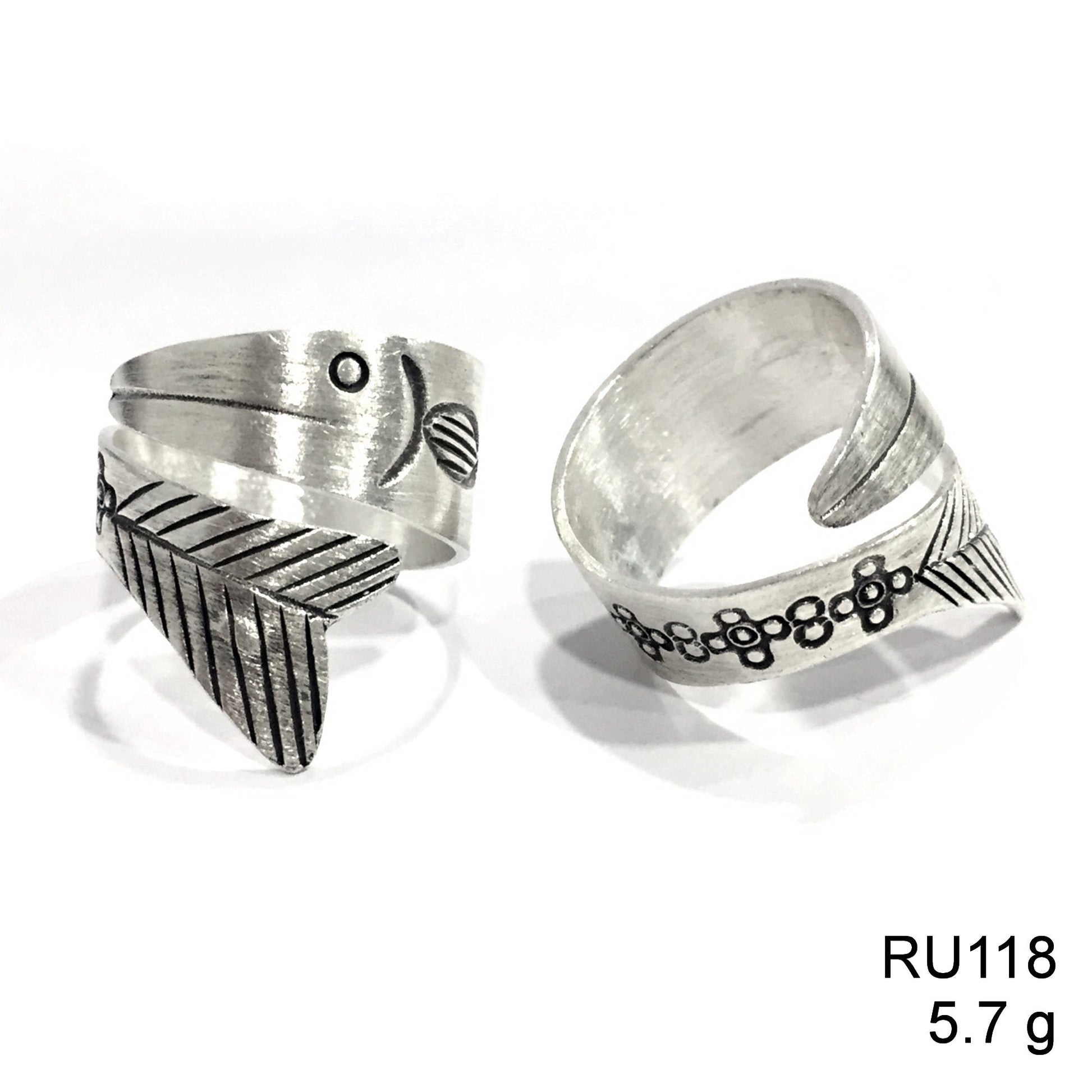 Handmade spirit. An animal-themed silver ring.