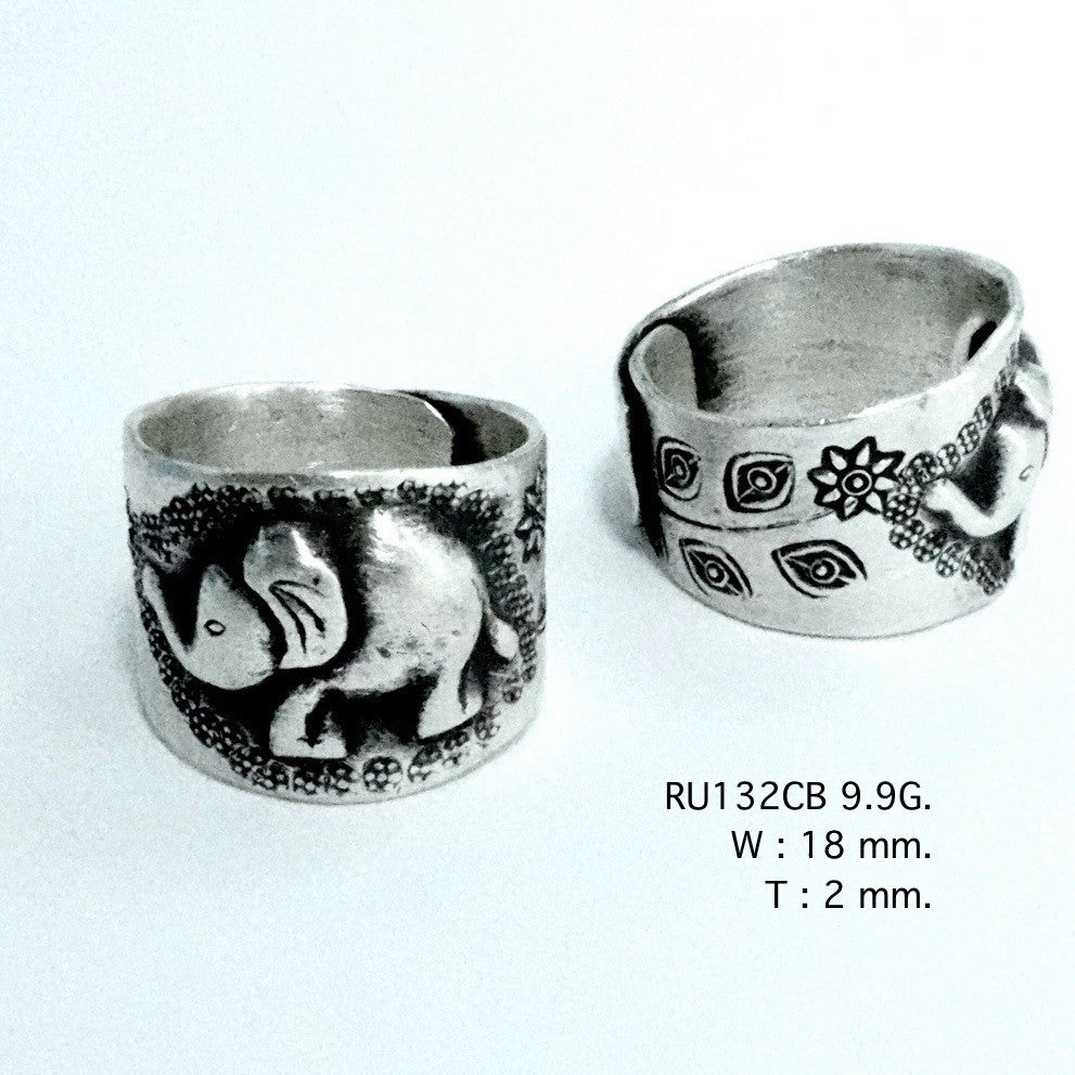 Purely crafted. A nature-style silver ring.