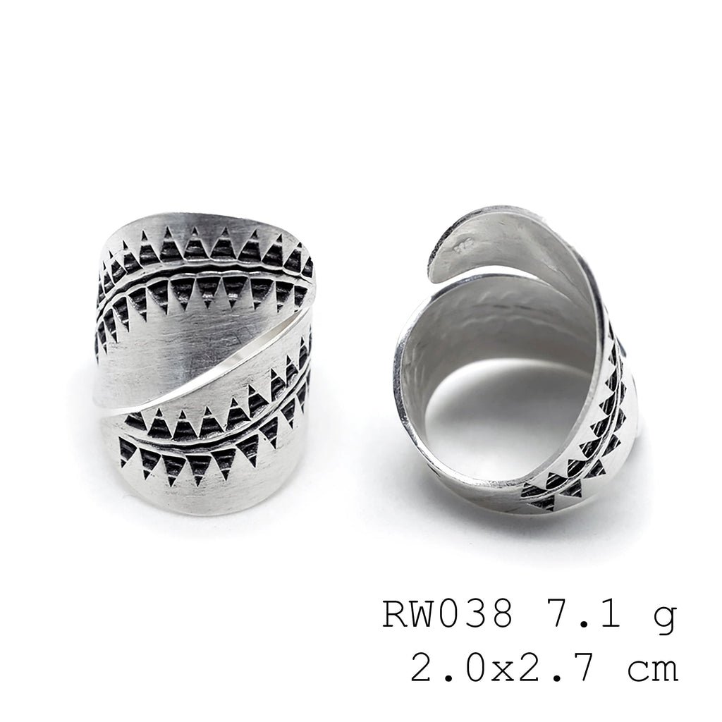 Big cross style. A handmade silver ring.