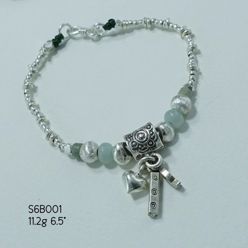 Shine every day with our elegant silver bracelet.