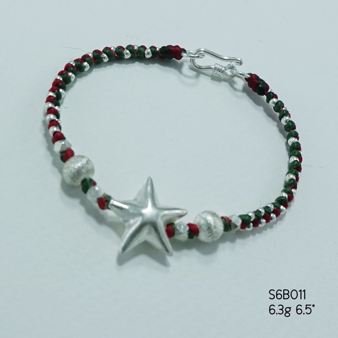 A silver bracelet that blends elegance and everyday charm.