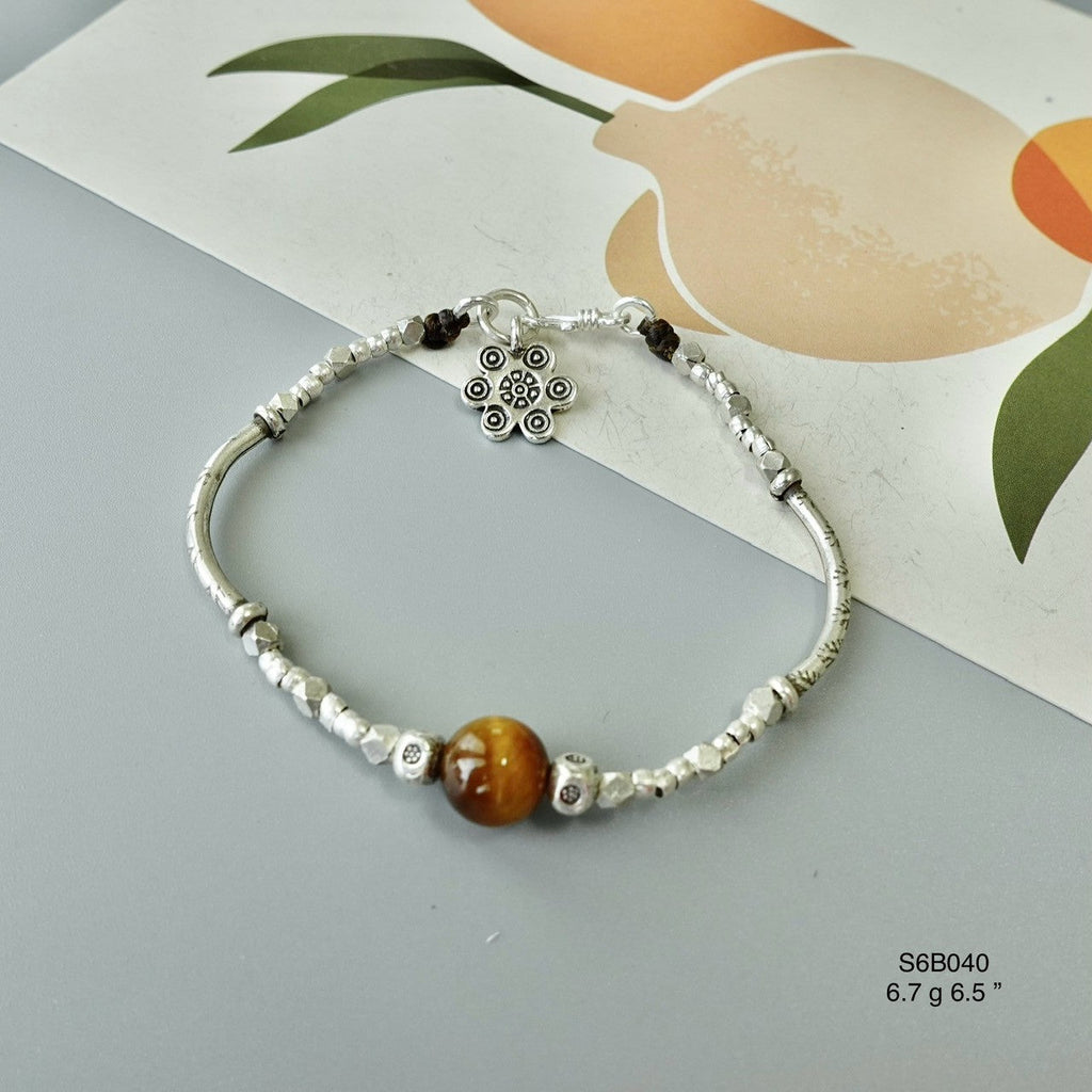 Minimalist vibes with this new silver bracelet.