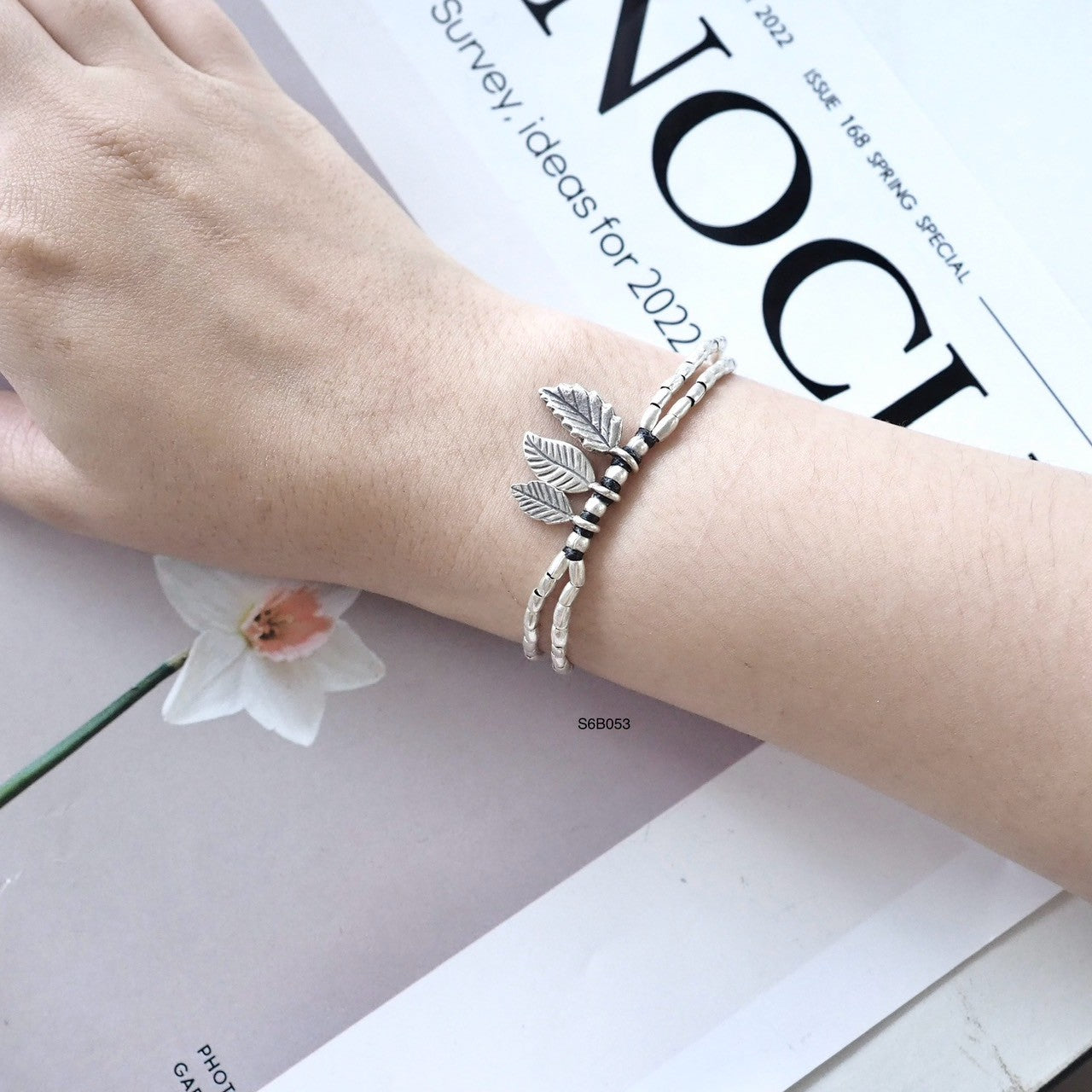 Look good, feel good, with this silver bracelet.
