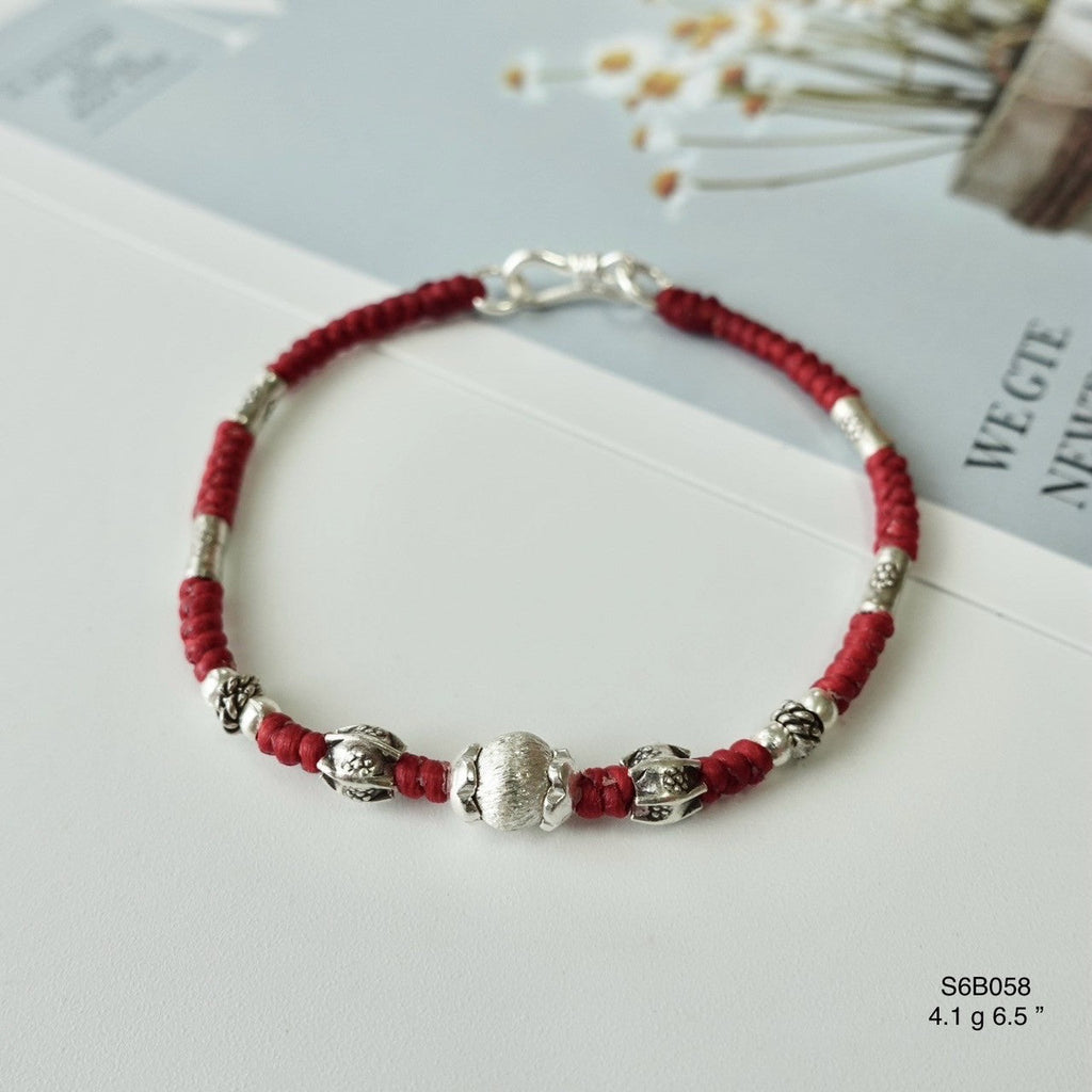 Add a little luxury: your new silver bracelet.