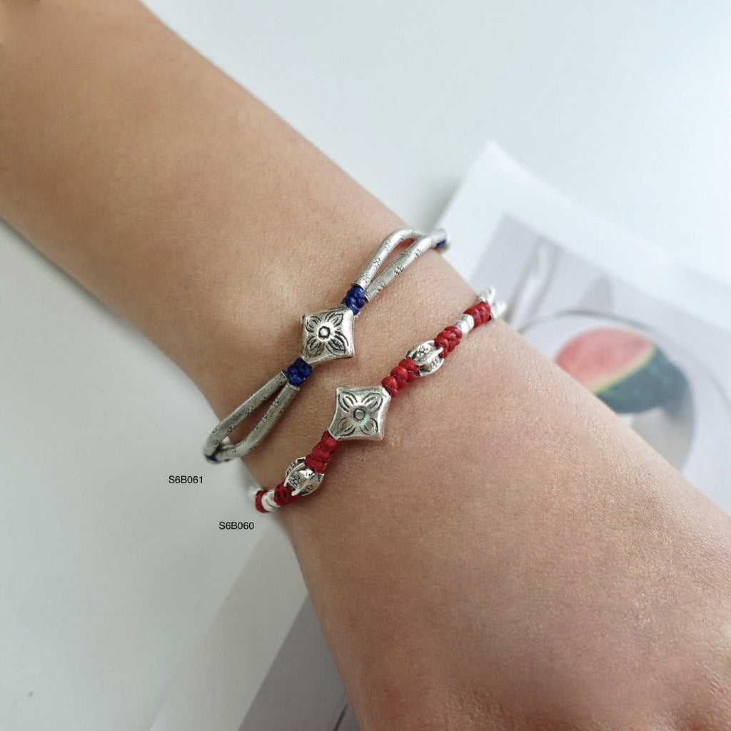 A subtle statement bracelet. In silver, of course.