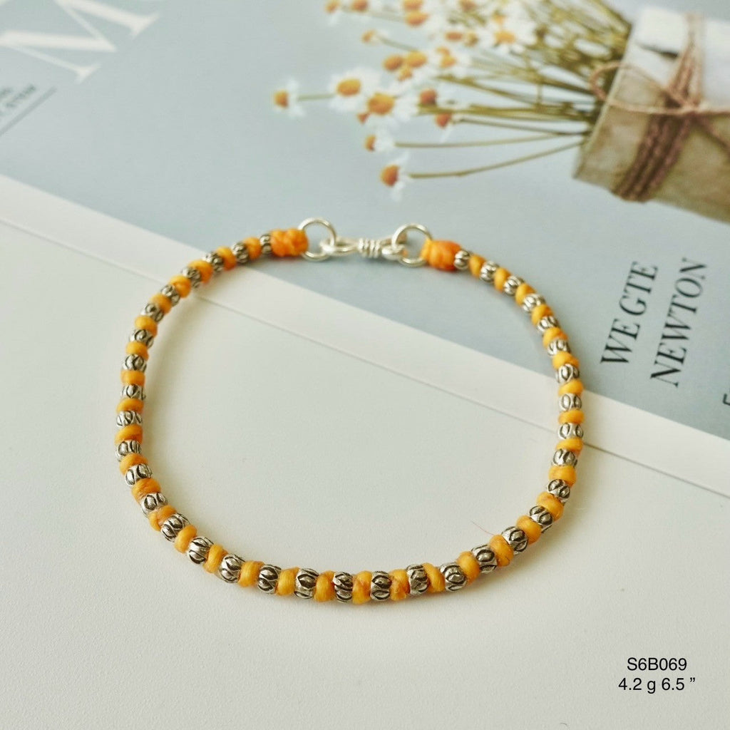 Complete your outfit with this bracelet.