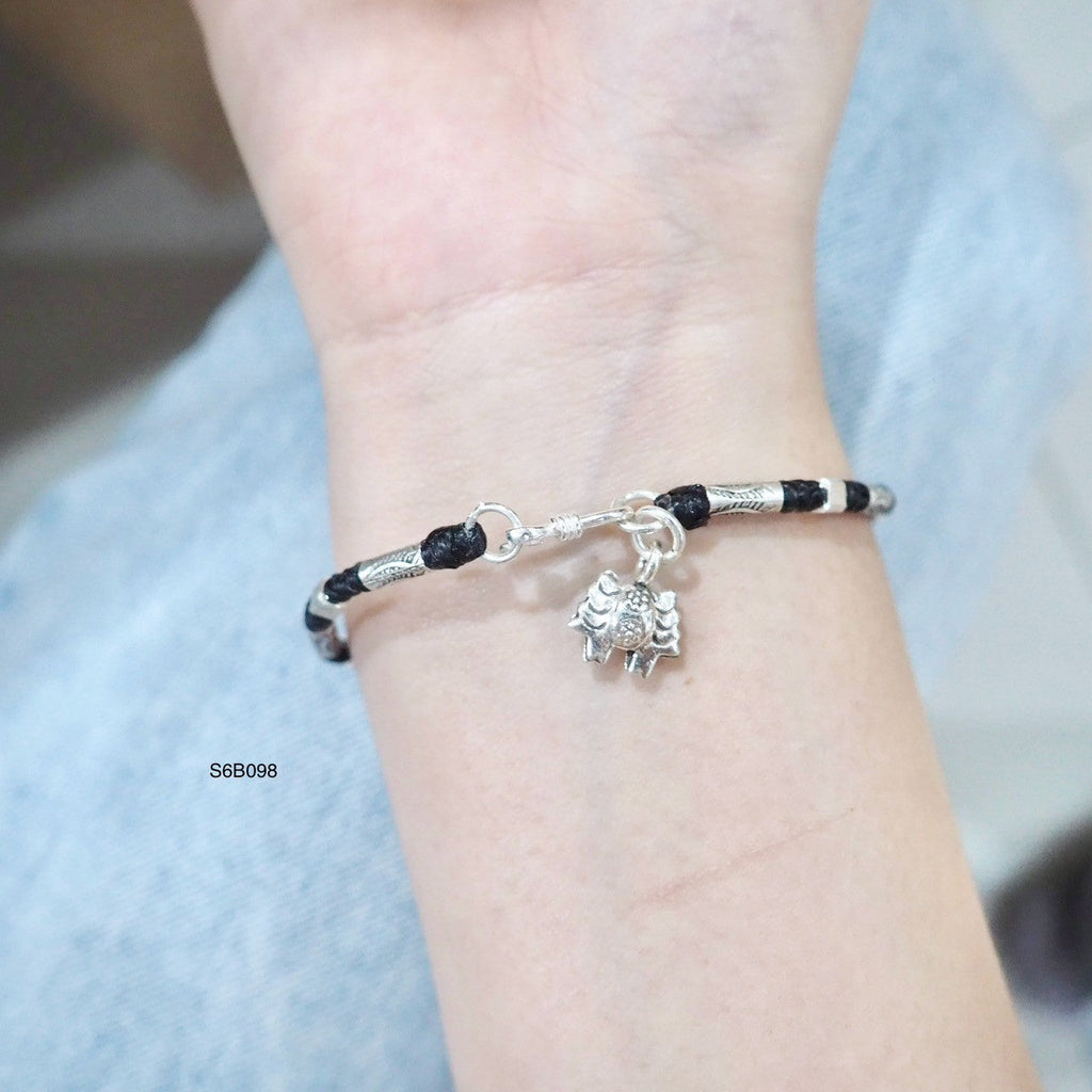 The perfect handmade gift bracelet.