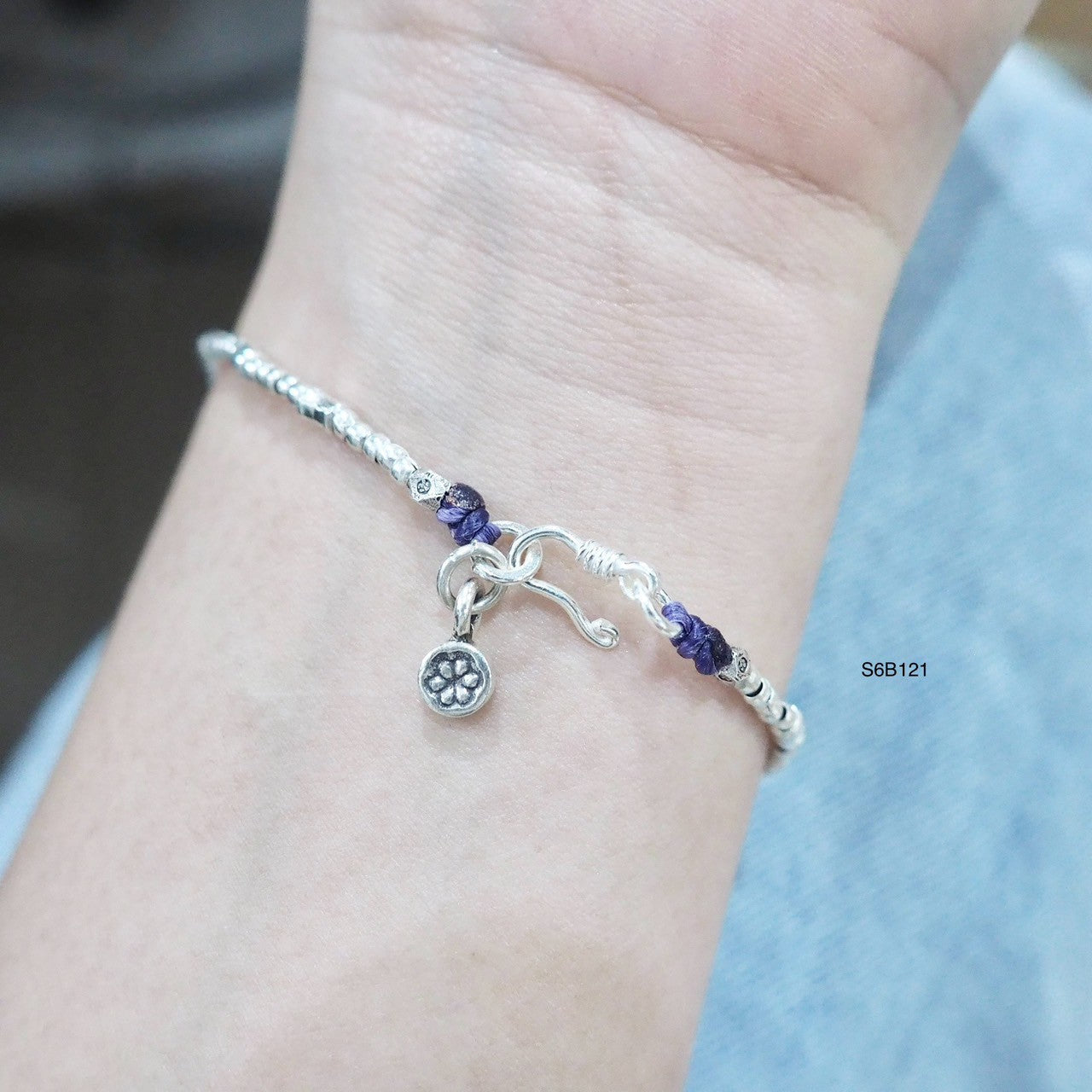 The perfect silver shine. Your new handmade bracelet