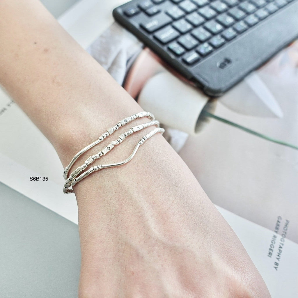 Every detail perfected in this silver bracelet.