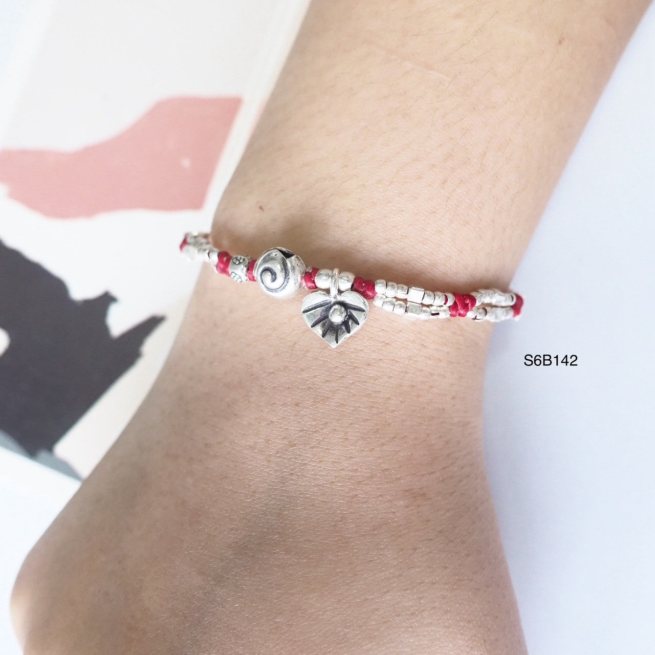 Let your wrist shine with this silver bracelet.