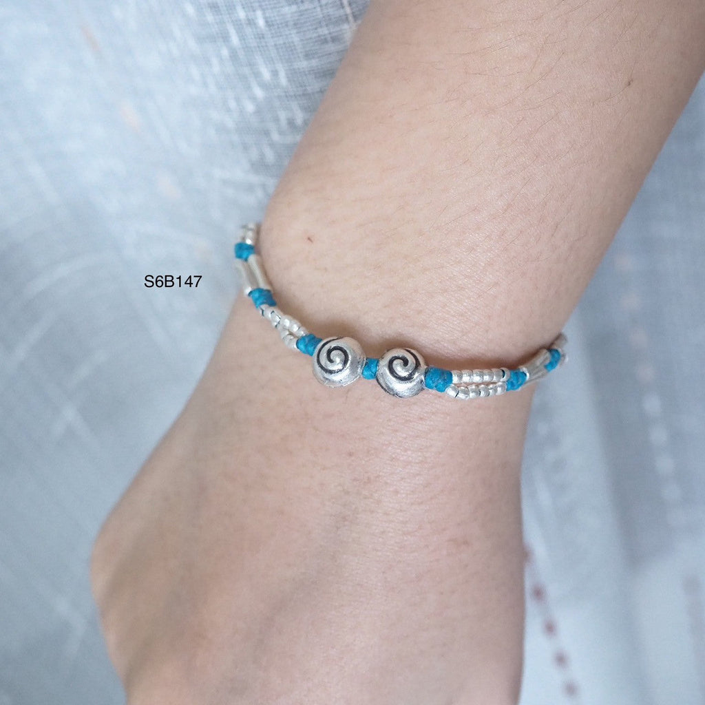 Start your legacy with this stunning silver bracelet.