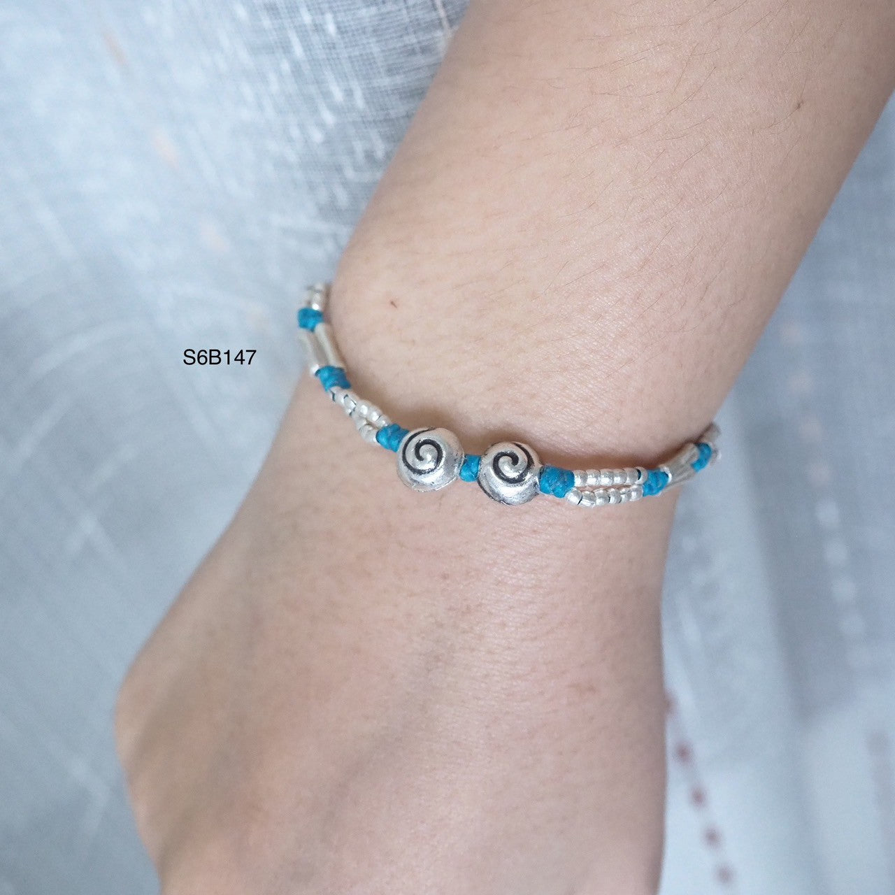 Start your legacy with this stunning silver bracelet.