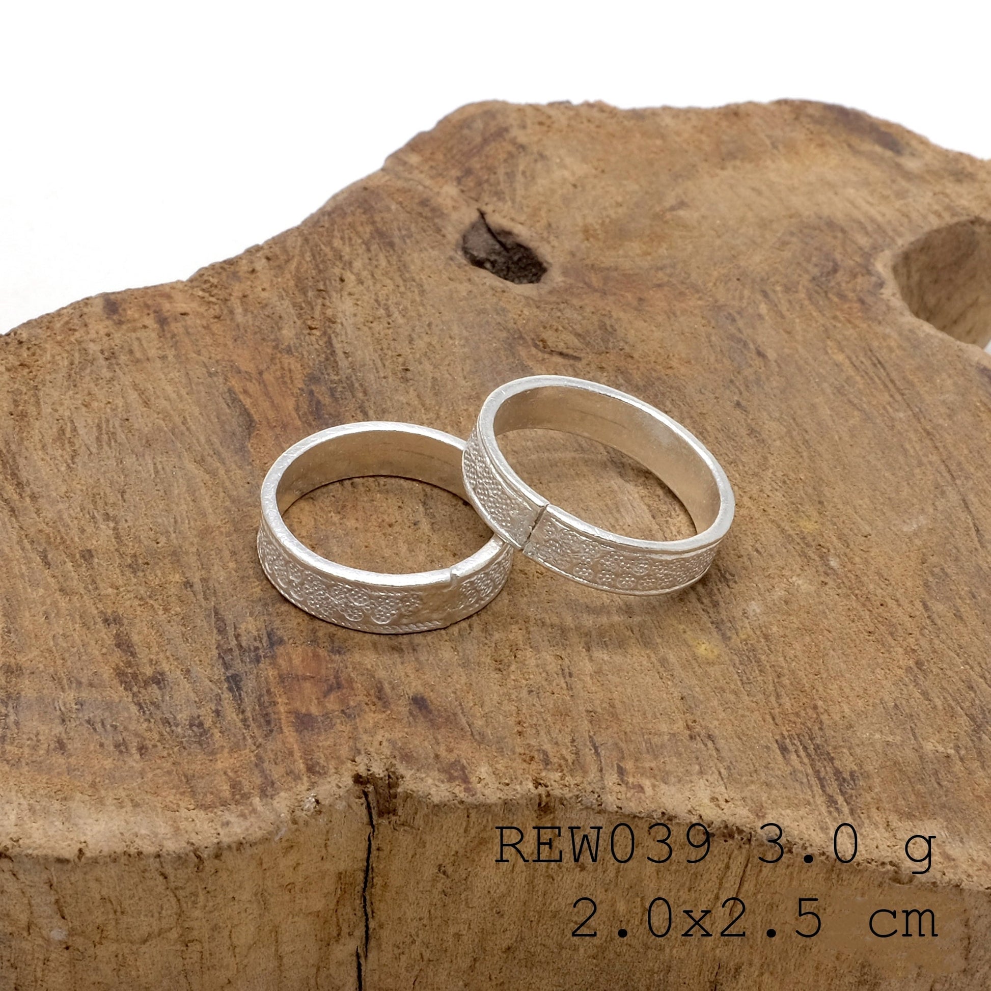 Stack it, love it, wear it daily. Shop the best silver ring.