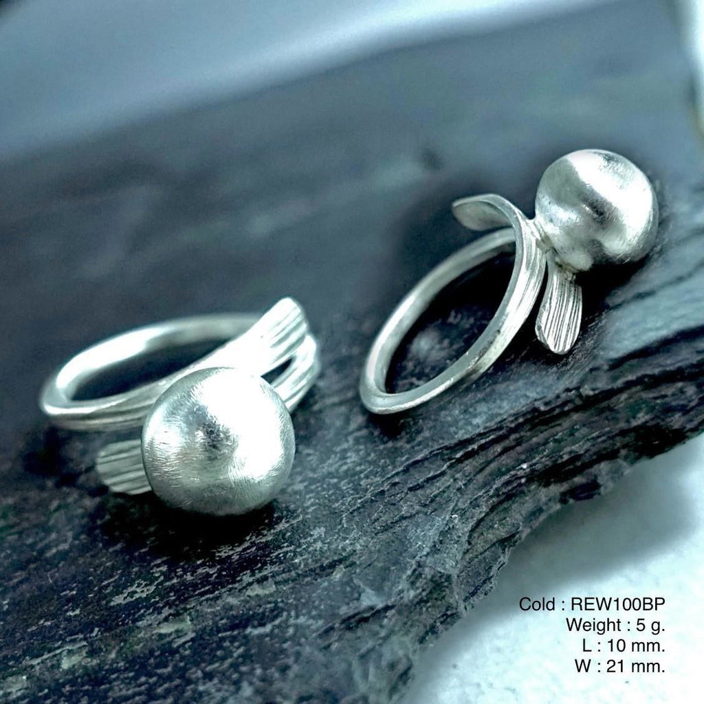 Quality that speaks for itself. Shop this unique silver ring.