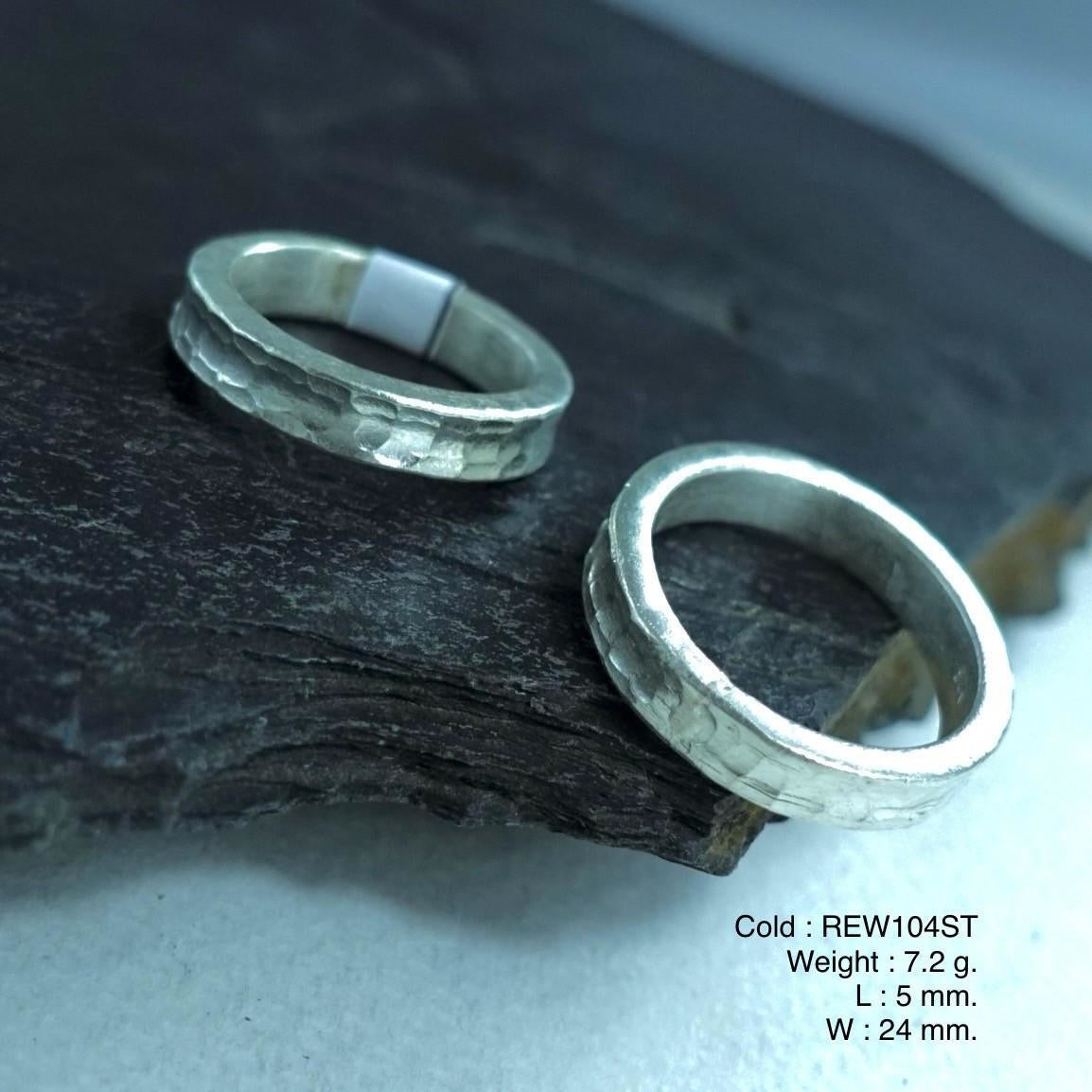 Which finger gets this silver ring?