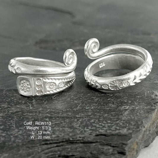 The shine on this silver ring!