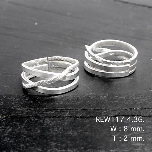 The perfect everyday silver ring.