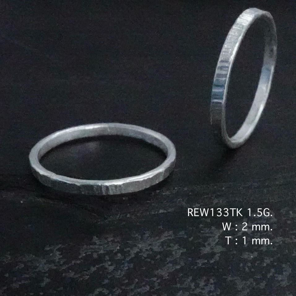 Effortless style with this silver ring.