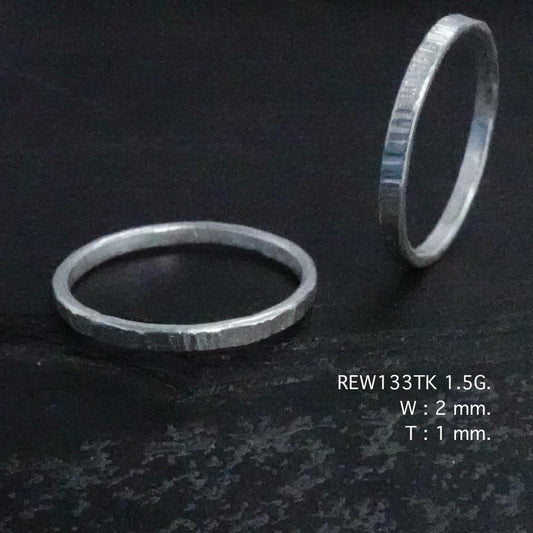 Effortless style with this silver ring.