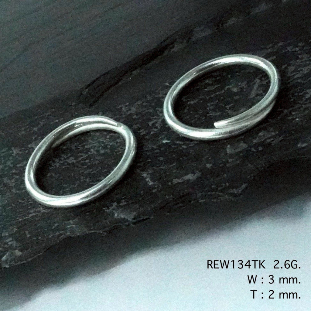 Minimalist yet powerful. Shop this elegant silver ring.